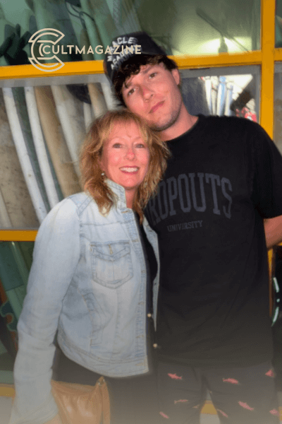 with mother Gina Thornton